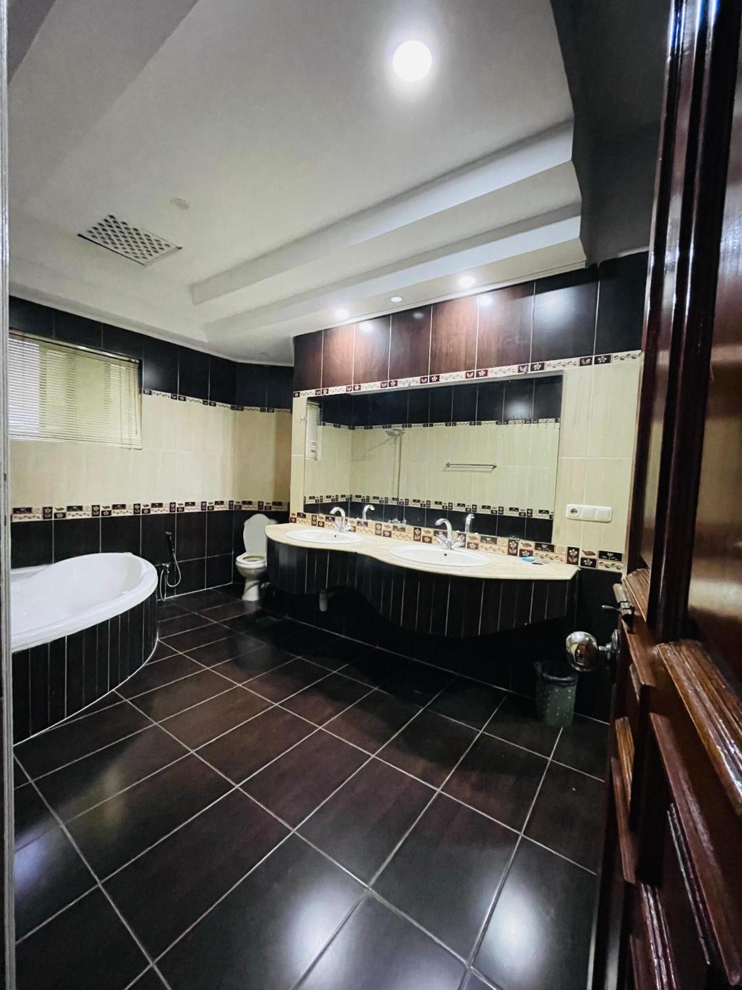 Executive Galaxy Guest House Islamabad Ngoại thất bức ảnh