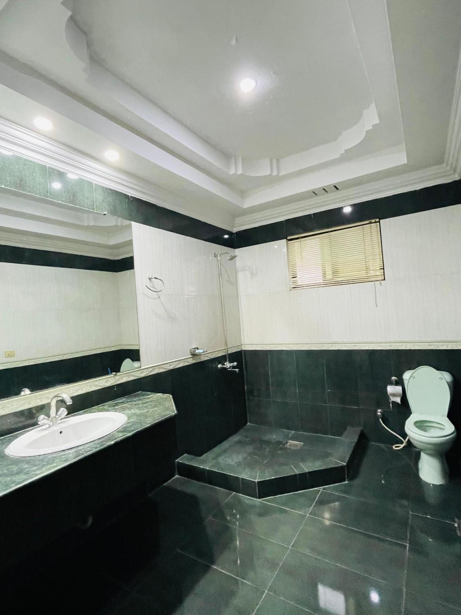 Executive Galaxy Guest House Islamabad Ngoại thất bức ảnh
