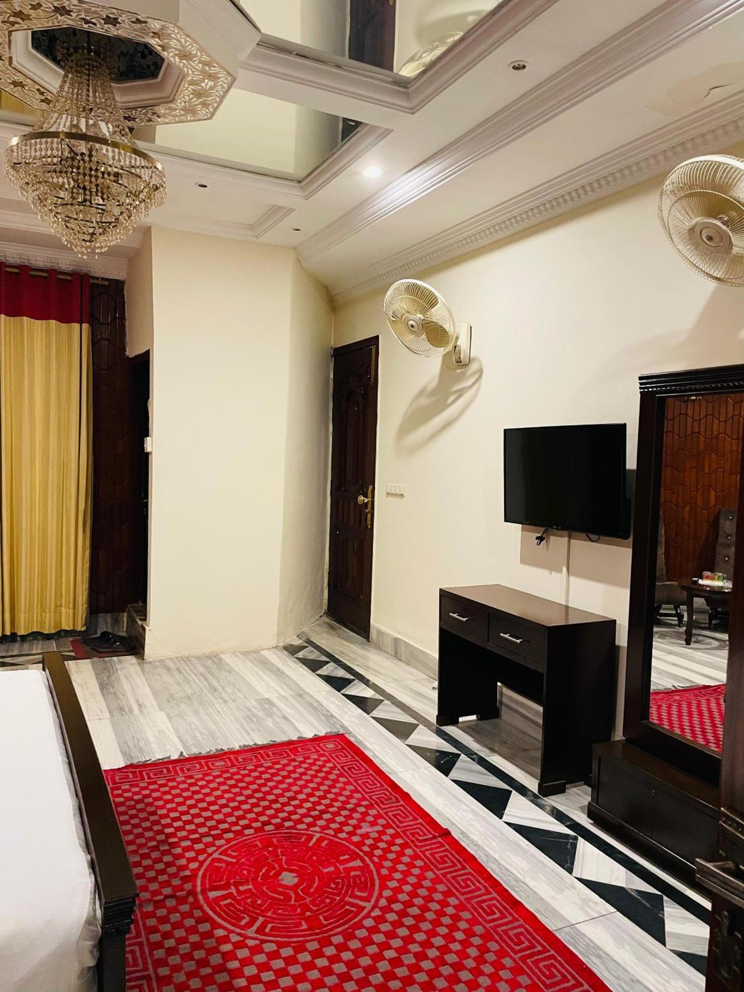 Executive Galaxy Guest House Islamabad Ngoại thất bức ảnh