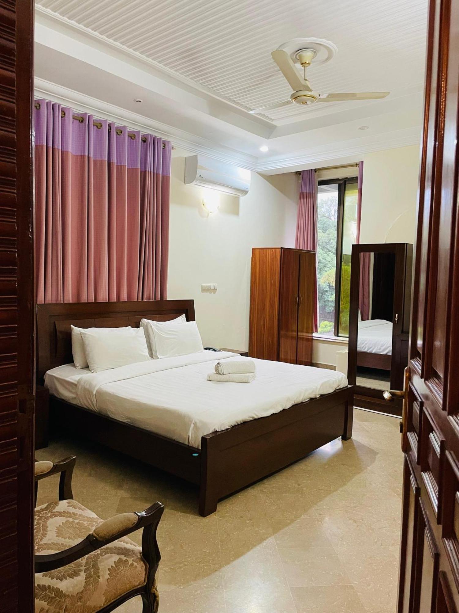 Executive Galaxy Guest House Islamabad Ngoại thất bức ảnh