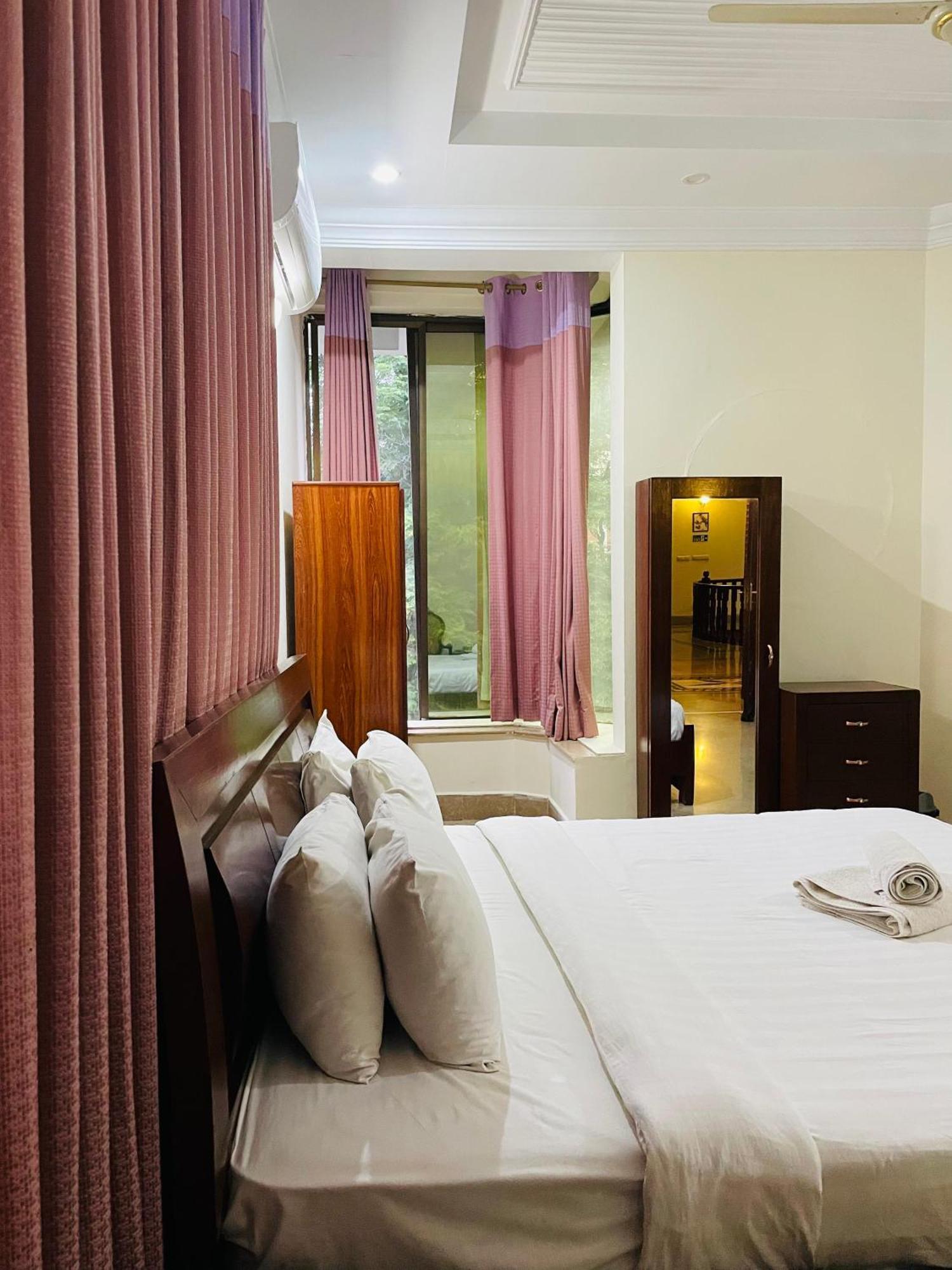 Executive Galaxy Guest House Islamabad Ngoại thất bức ảnh