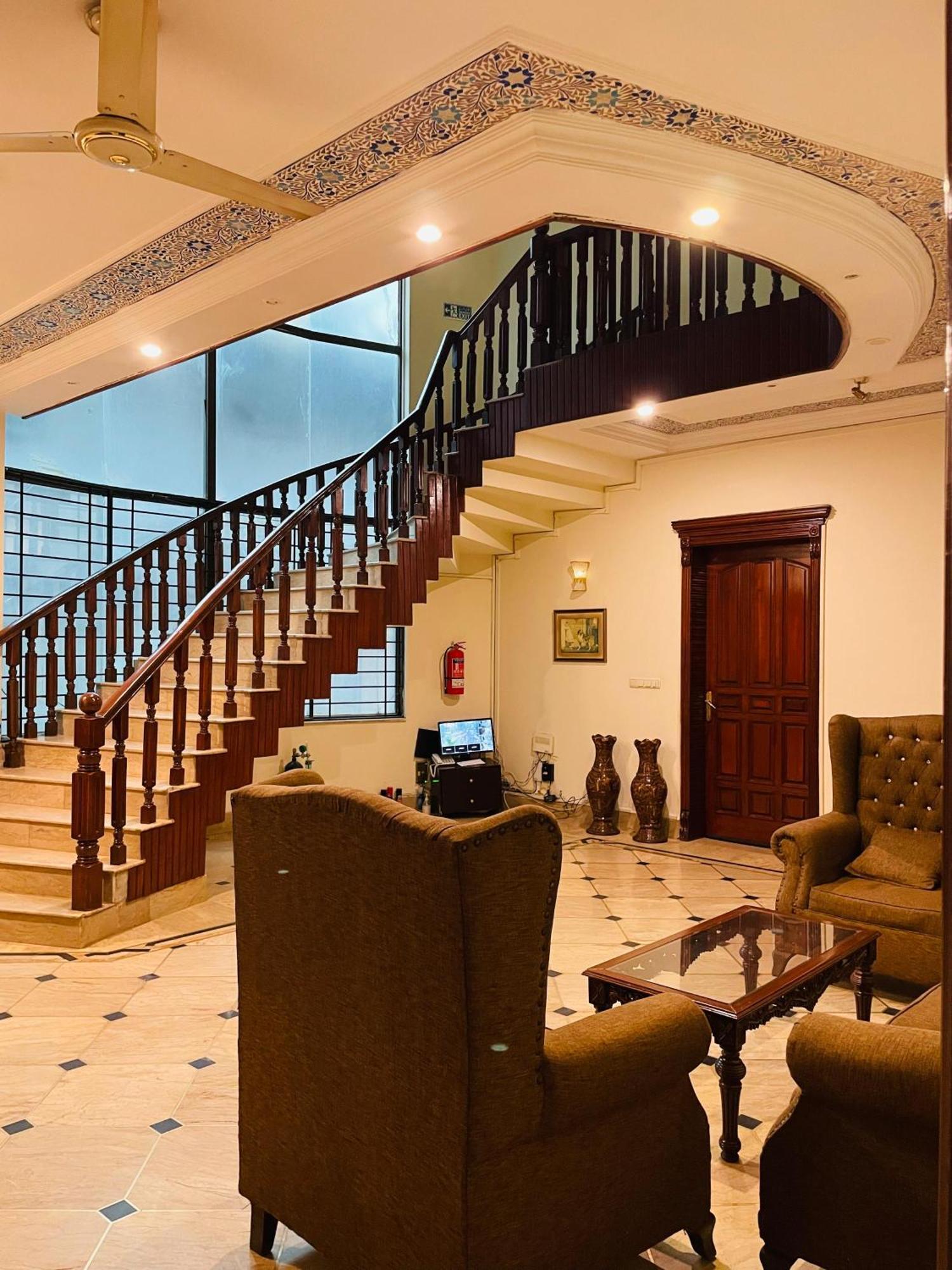 Executive Galaxy Guest House Islamabad Ngoại thất bức ảnh