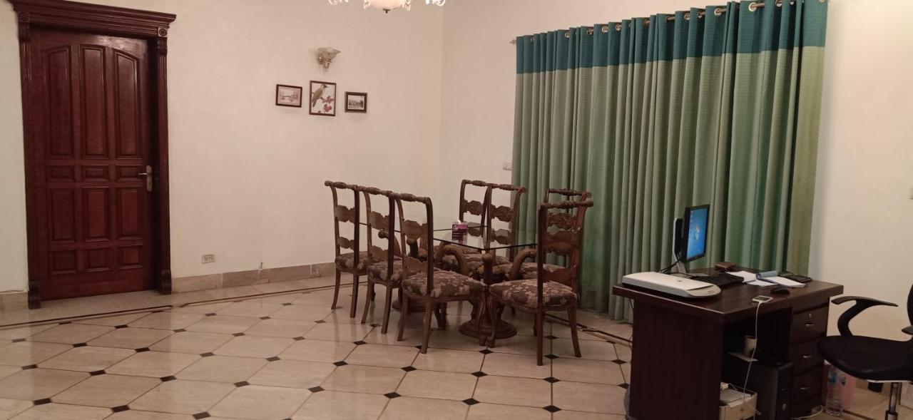 Executive Galaxy Guest House Islamabad Ngoại thất bức ảnh